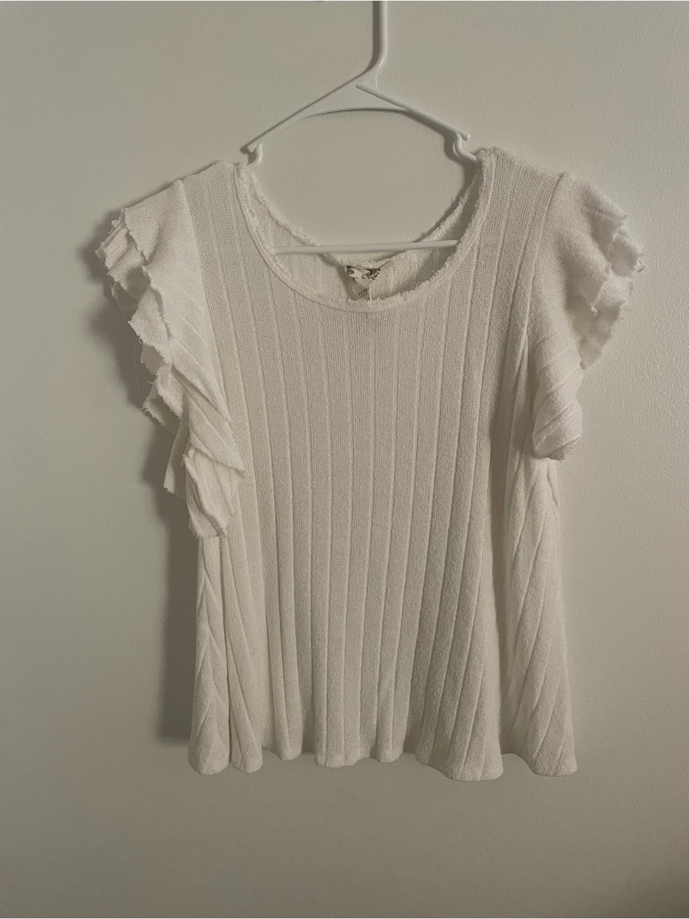Blu Pepper White Ruffle Sleeve Ribbed Knit Top Size L